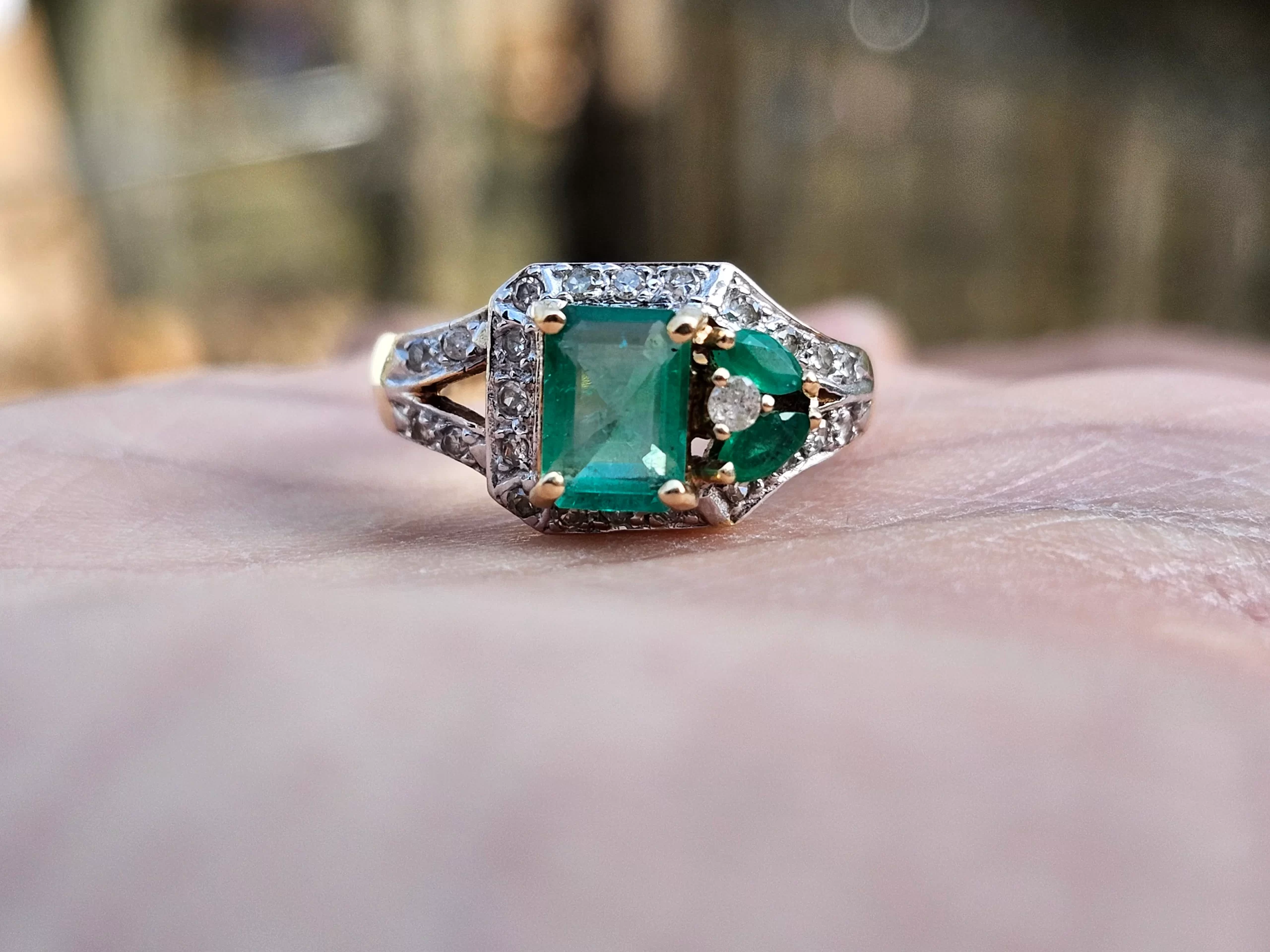 10K Emerald and Diamond Ring - Image 4