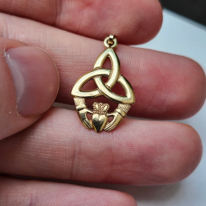 Irish Claddaugh Trinity Knot 9K Gold Pendant