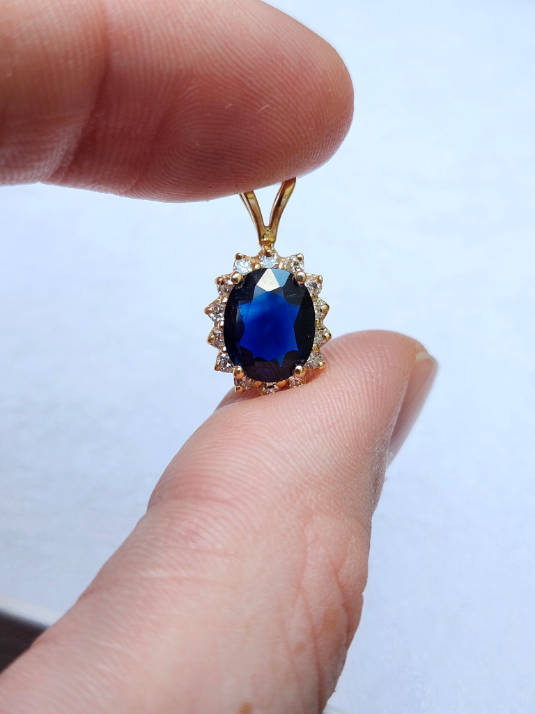 14k yellow gold pendant with 2.22ct natural deep blue sapphire