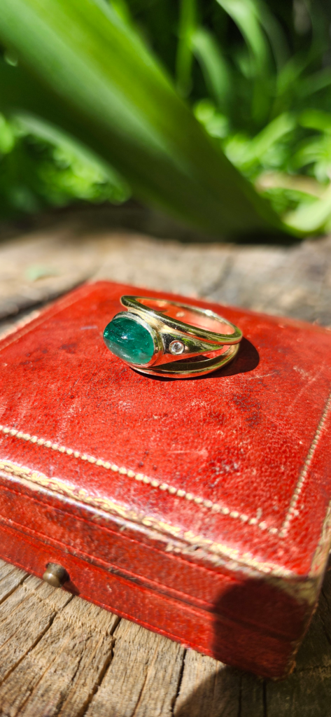 2ct Cabochon Emerald Ring