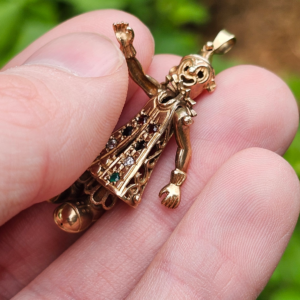 9ct gold articulated clown pendant